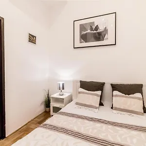 real-apartments-klauzal-2.inbudapesthotels.com/